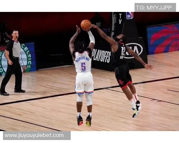 管子煜突破防守连过两人上篮被文班帽封盖精彩瞬间回顾